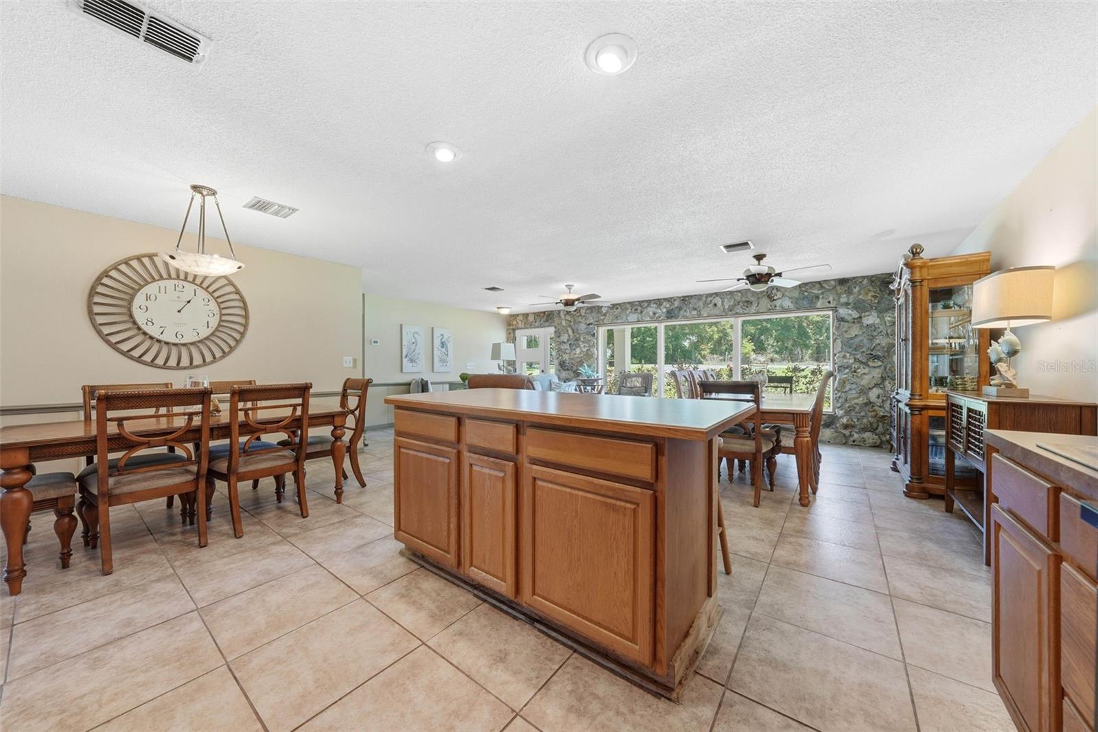 37237 GRAYS AIRPORT RD, LADY LAKE, FL, 32159