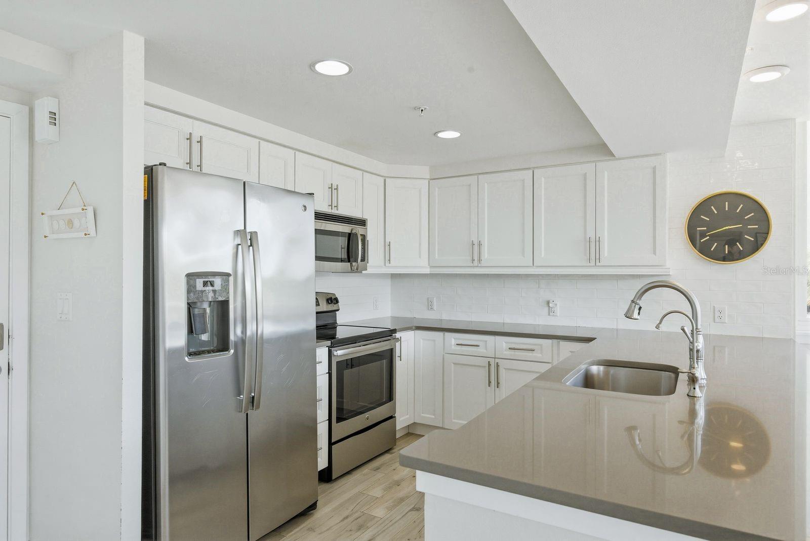 223 ISLAND WAY #2D, CLEARWATER BEACH, FL, 33767