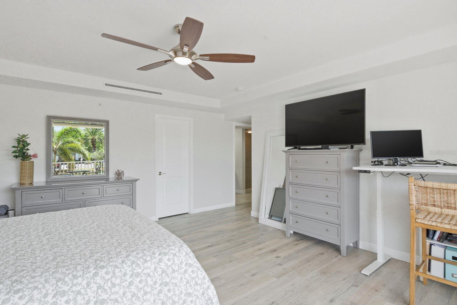 223 ISLAND WAY #2D, CLEARWATER BEACH, FL, 33767