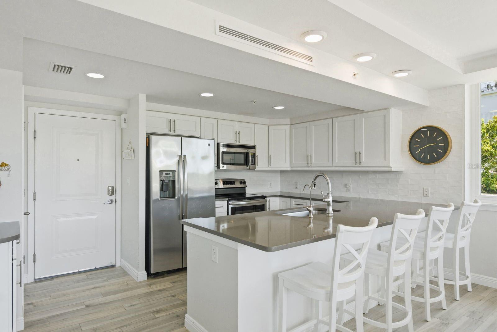 223 ISLAND WAY #2D, CLEARWATER BEACH, FL, 33767