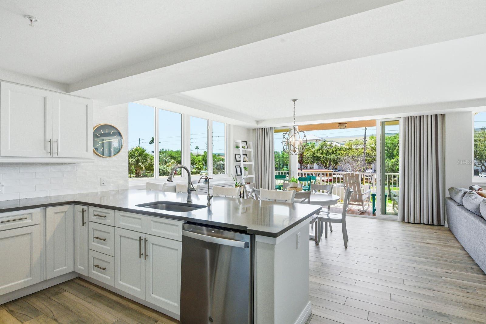 223 ISLAND WAY #2D, CLEARWATER BEACH, FL, 33767
