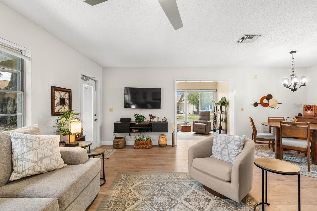 330 GLOUCESTER BLVD, SUN CITY CENTER, FL, 33573
