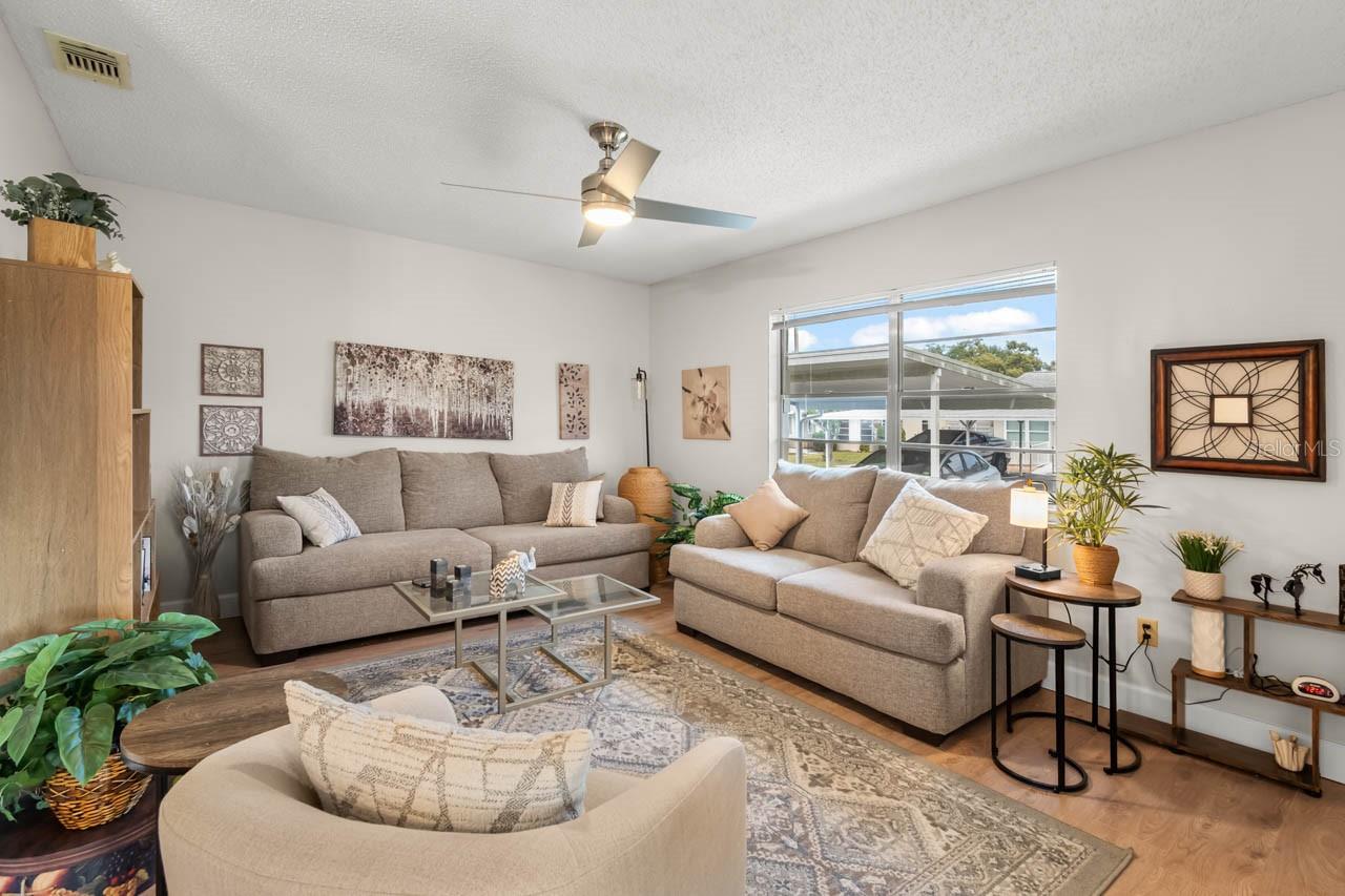 330 GLOUCESTER BLVD, SUN CITY CENTER, FL, 33573