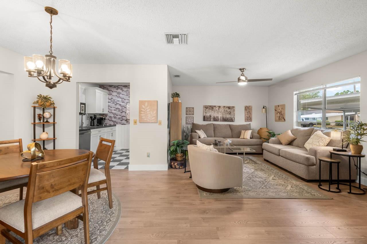 330 GLOUCESTER BLVD, SUN CITY CENTER, FL, 33573