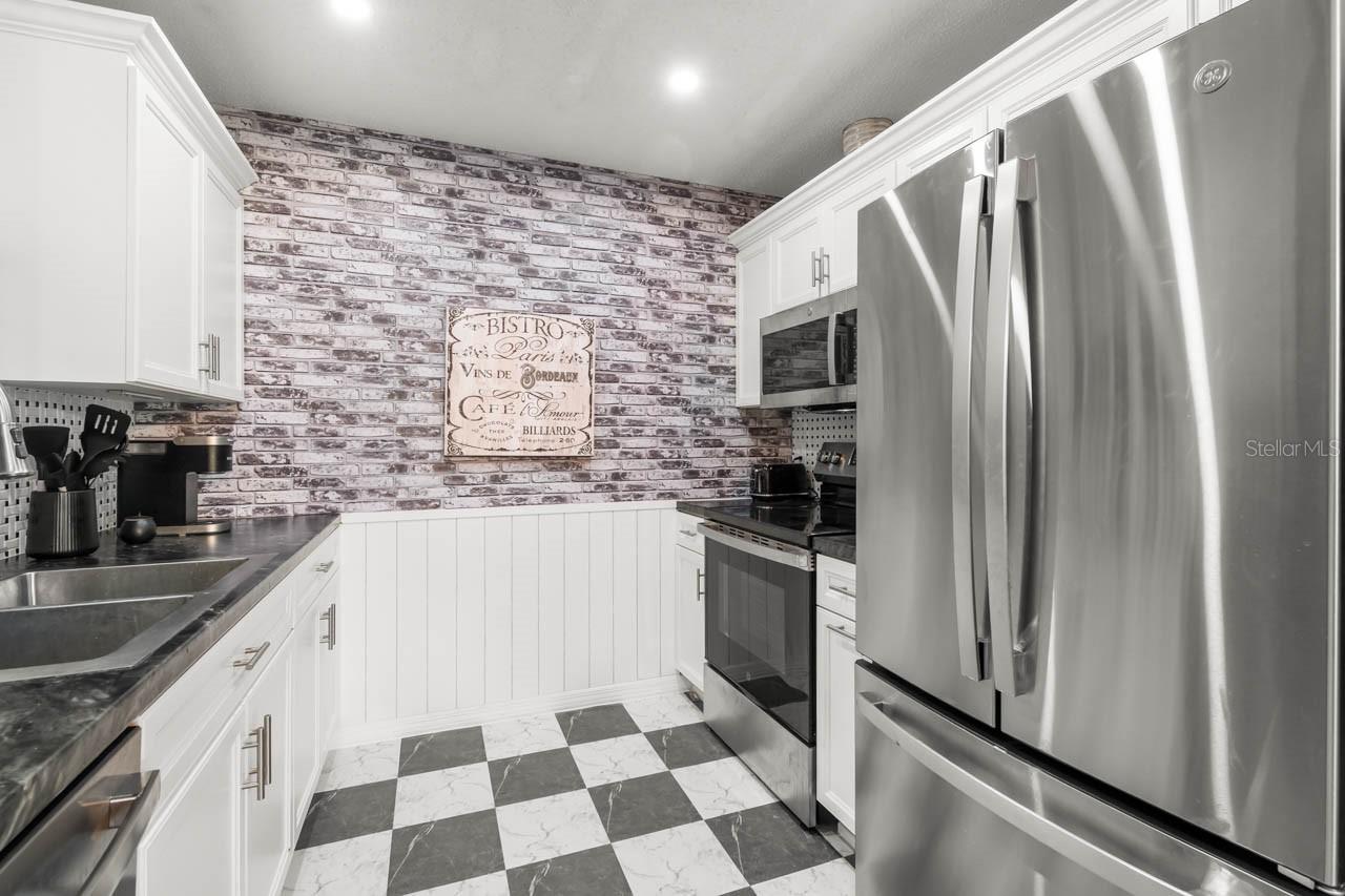 330 GLOUCESTER BLVD, SUN CITY CENTER, FL, 33573