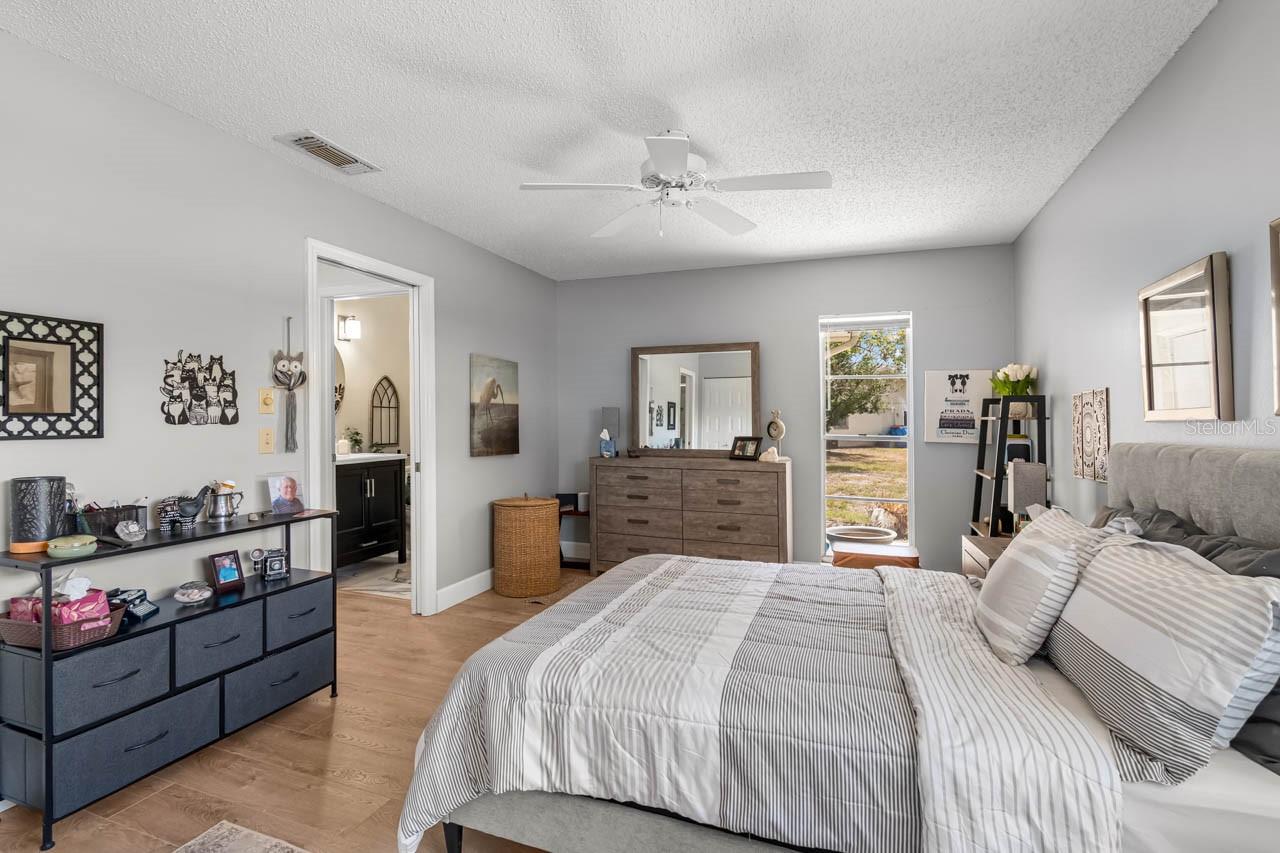 330 GLOUCESTER BLVD, SUN CITY CENTER, FL, 33573