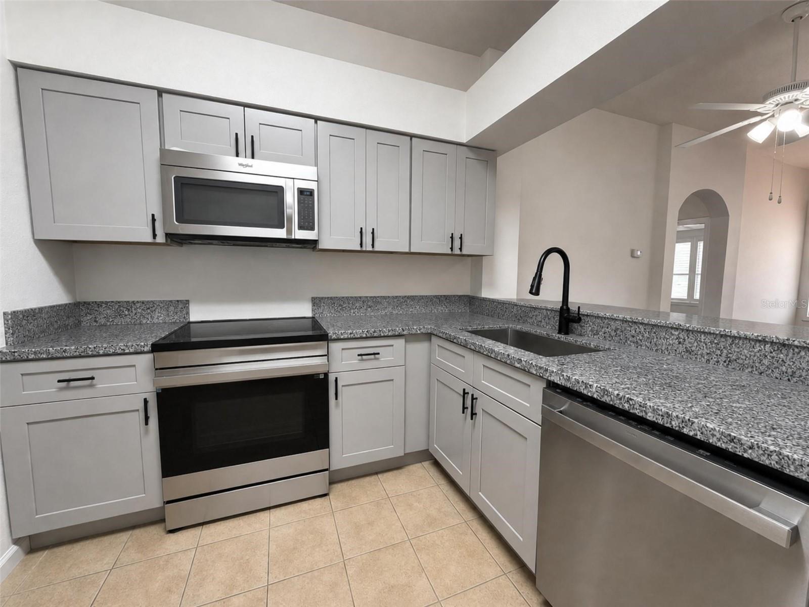 7823 CARRIAGE POINTE DR, GIBSONTON, FL, 33534