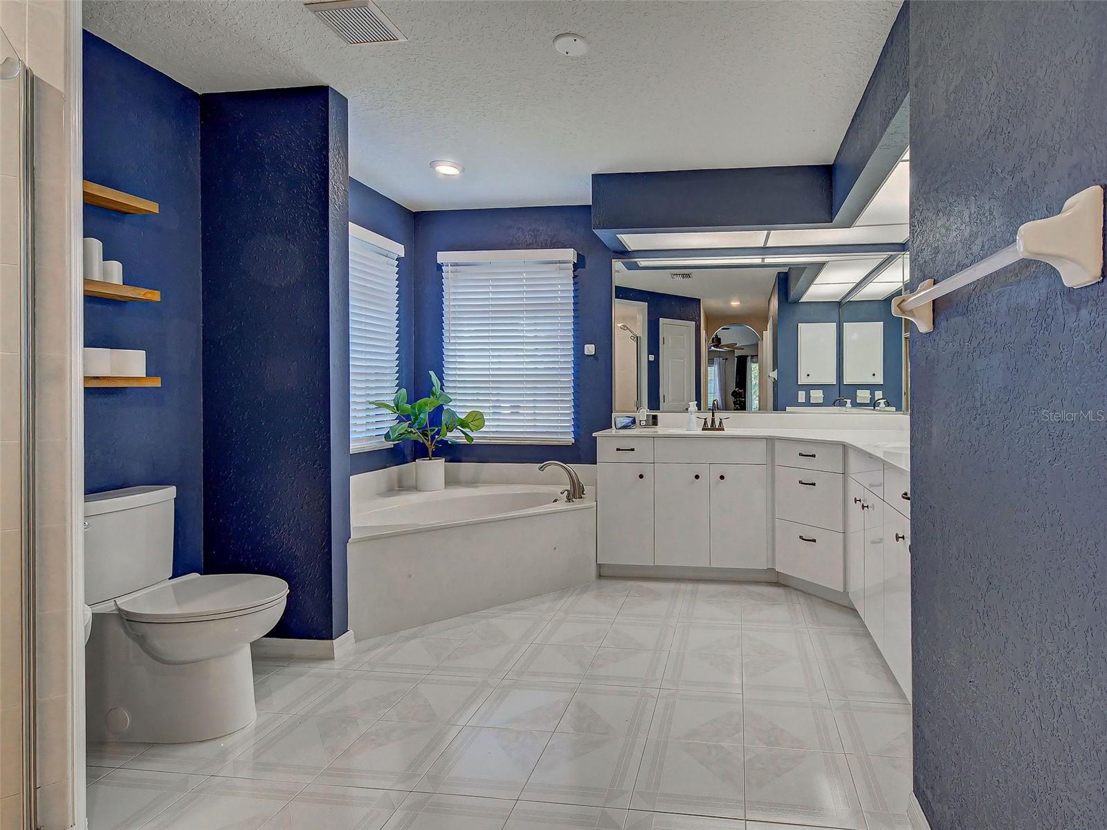 1303 E GATE DR, VENICE, FL, 34285