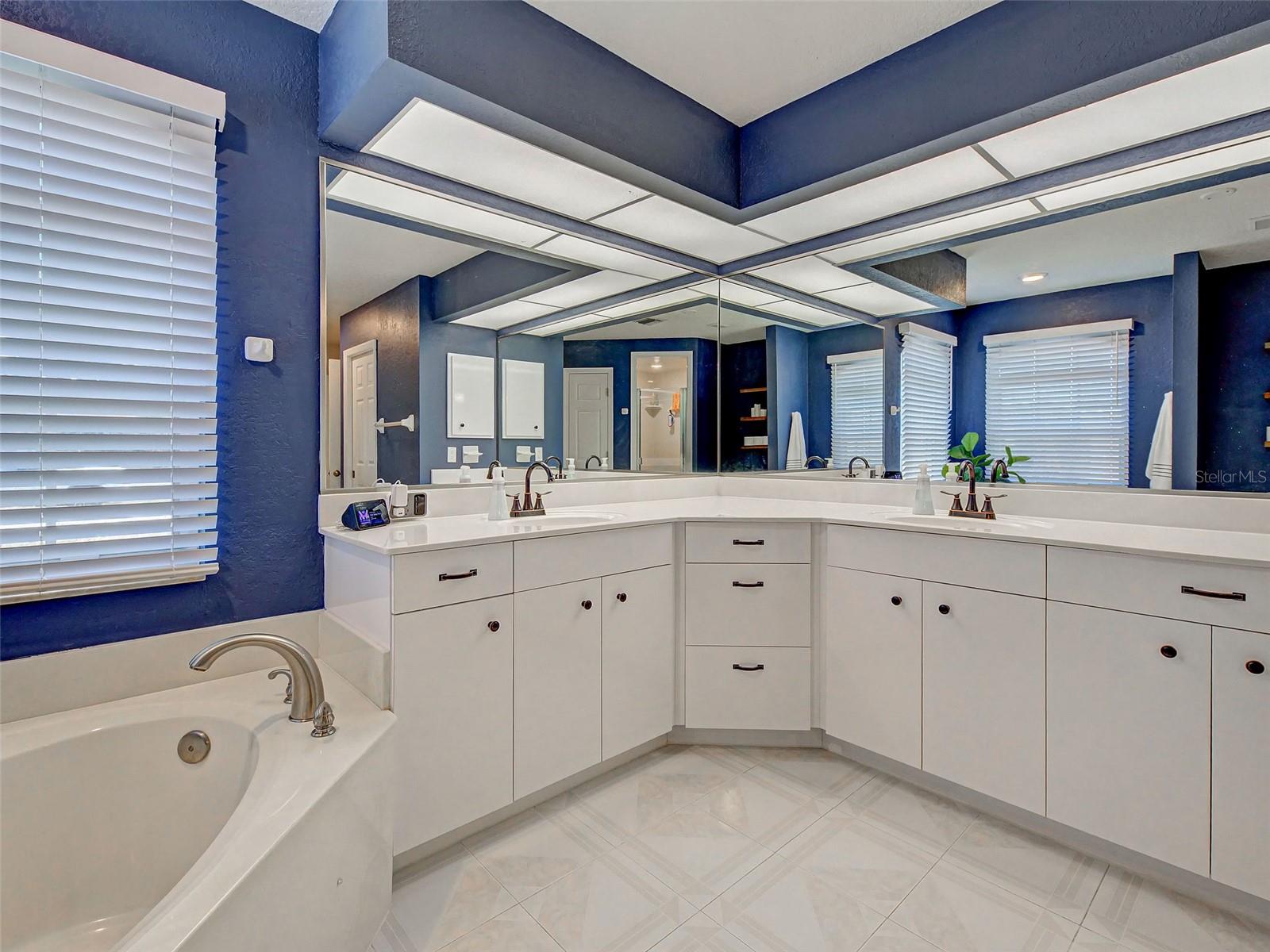 1303 E GATE DR, VENICE, FL, 34285