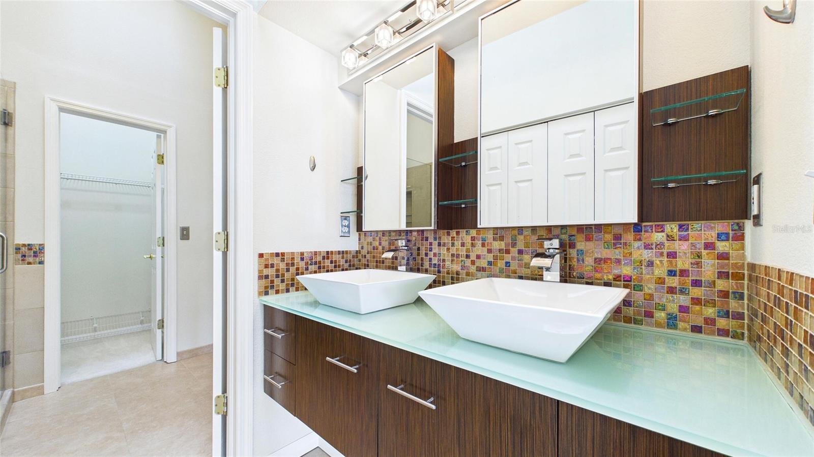 323 MADEIRA CIR, ST PETERSBURG, FL, 33715