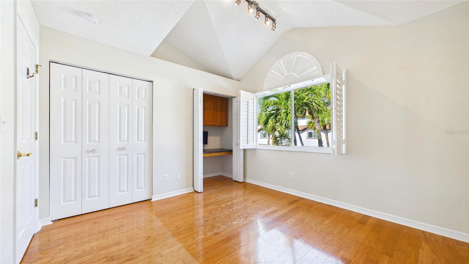 323 MADEIRA CIR, ST PETERSBURG, FL, 33715