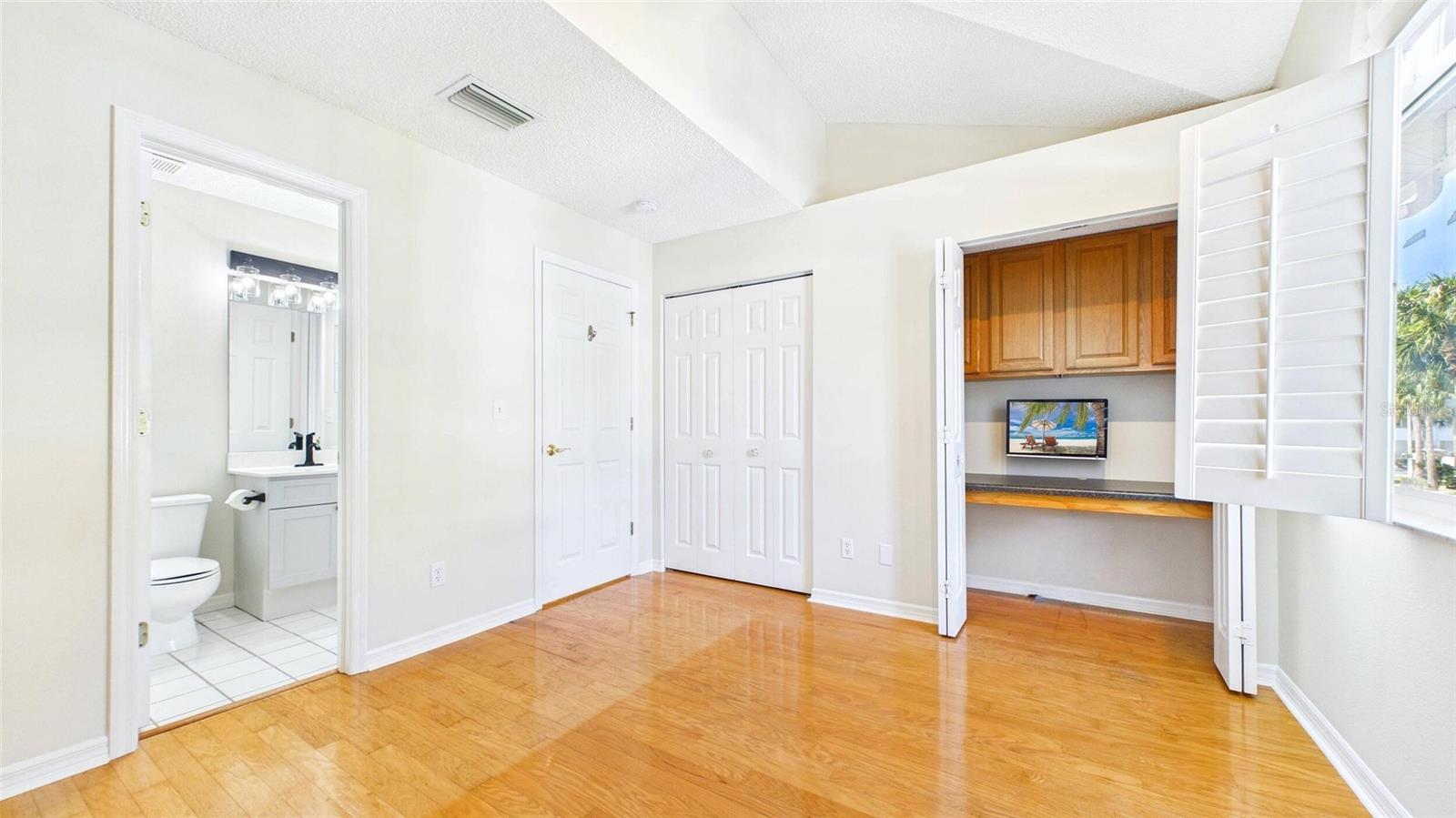 323 MADEIRA CIR, ST PETERSBURG, FL, 33715