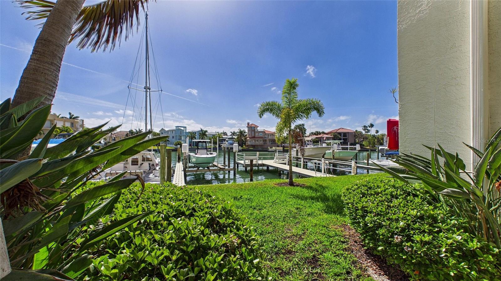 323 MADEIRA CIR, ST PETERSBURG, FL, 33715