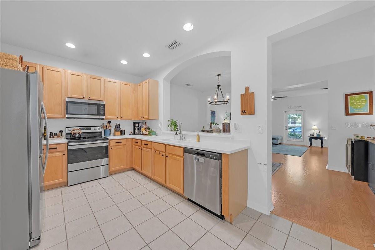 9512 WEST PARK VILLAGE DR #107, TAMPA, FL, 33626