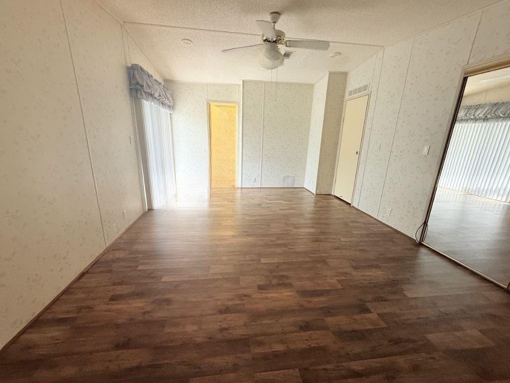 220 ELLSWORTH DR, KISSIMMEE, FL, 34758