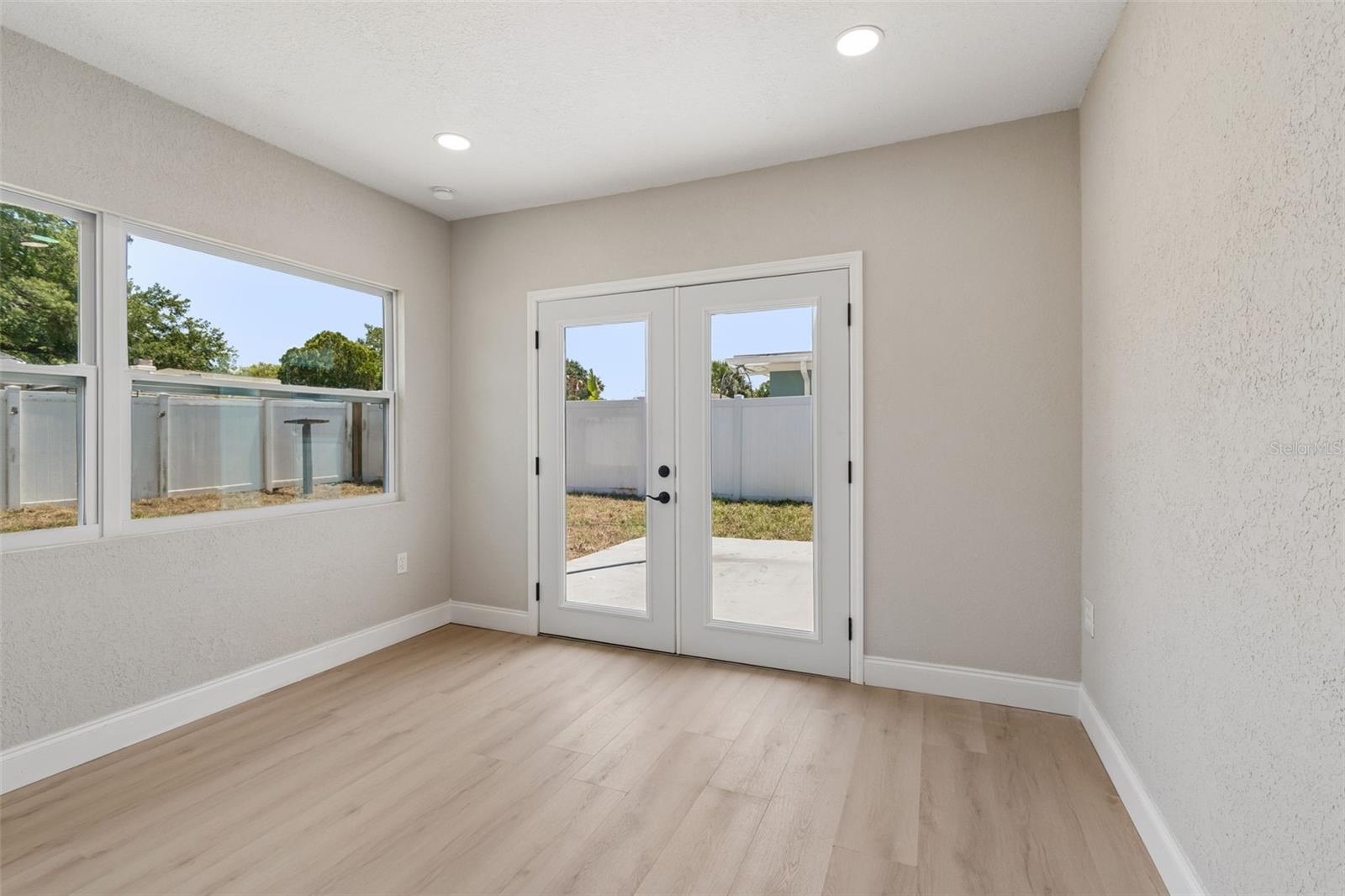 10229 N VALLE DR, TAMPA, FL, 33612