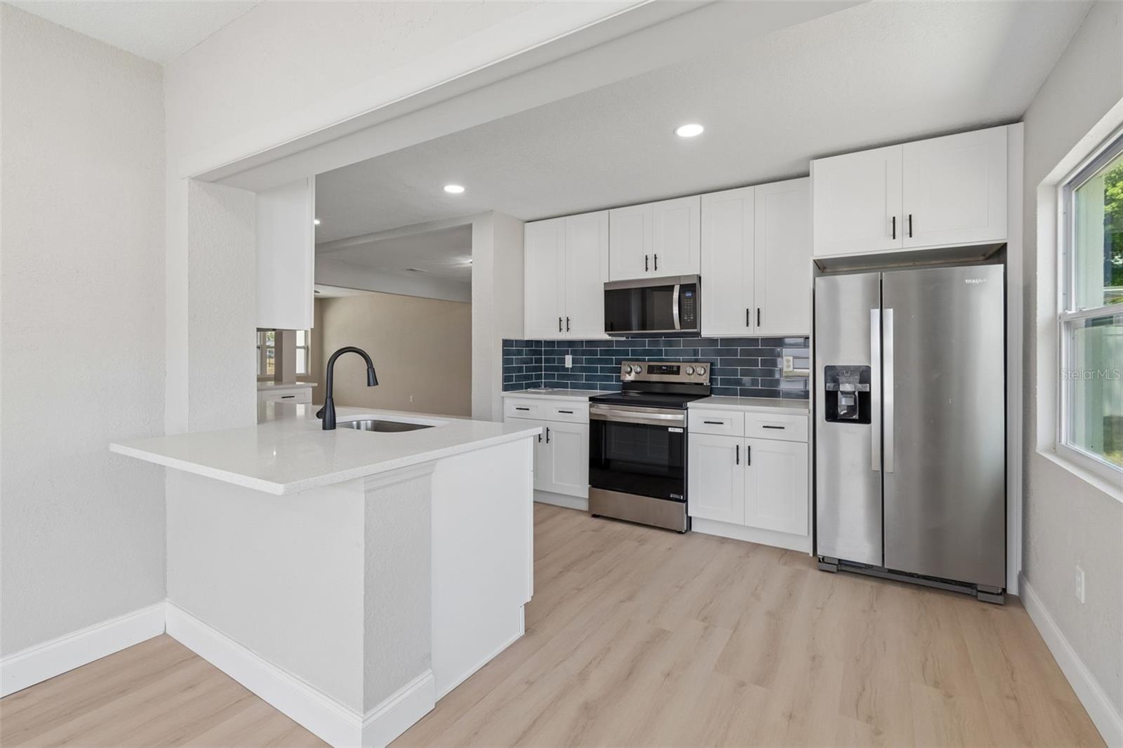 10229 N VALLE DR, TAMPA, FL, 33612