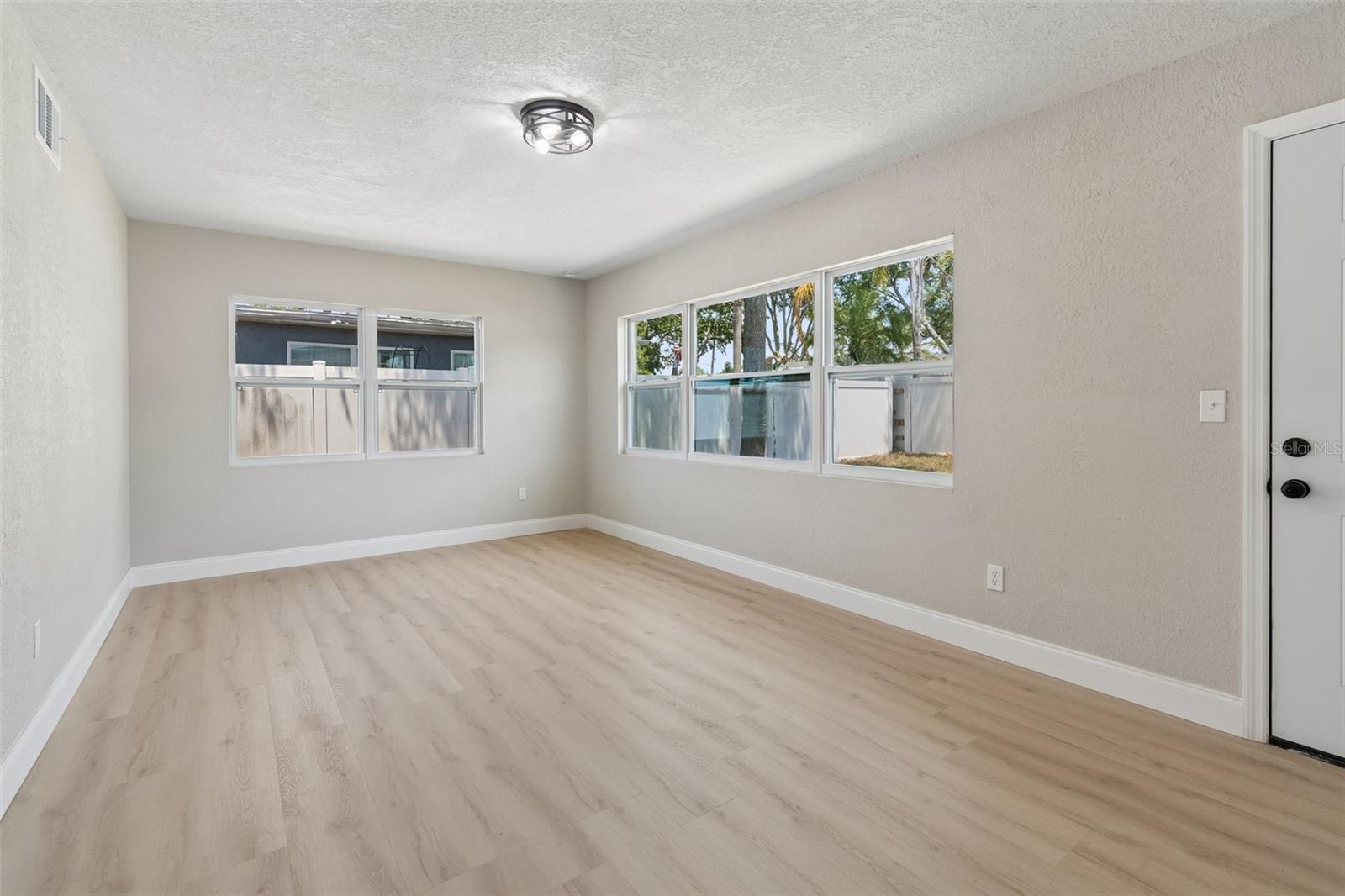 10229 N VALLE DR, TAMPA, FL, 33612