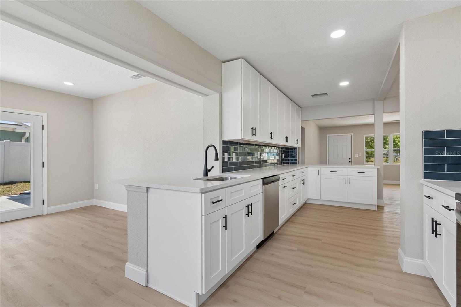 10229 N VALLE DR, TAMPA, FL, 33612