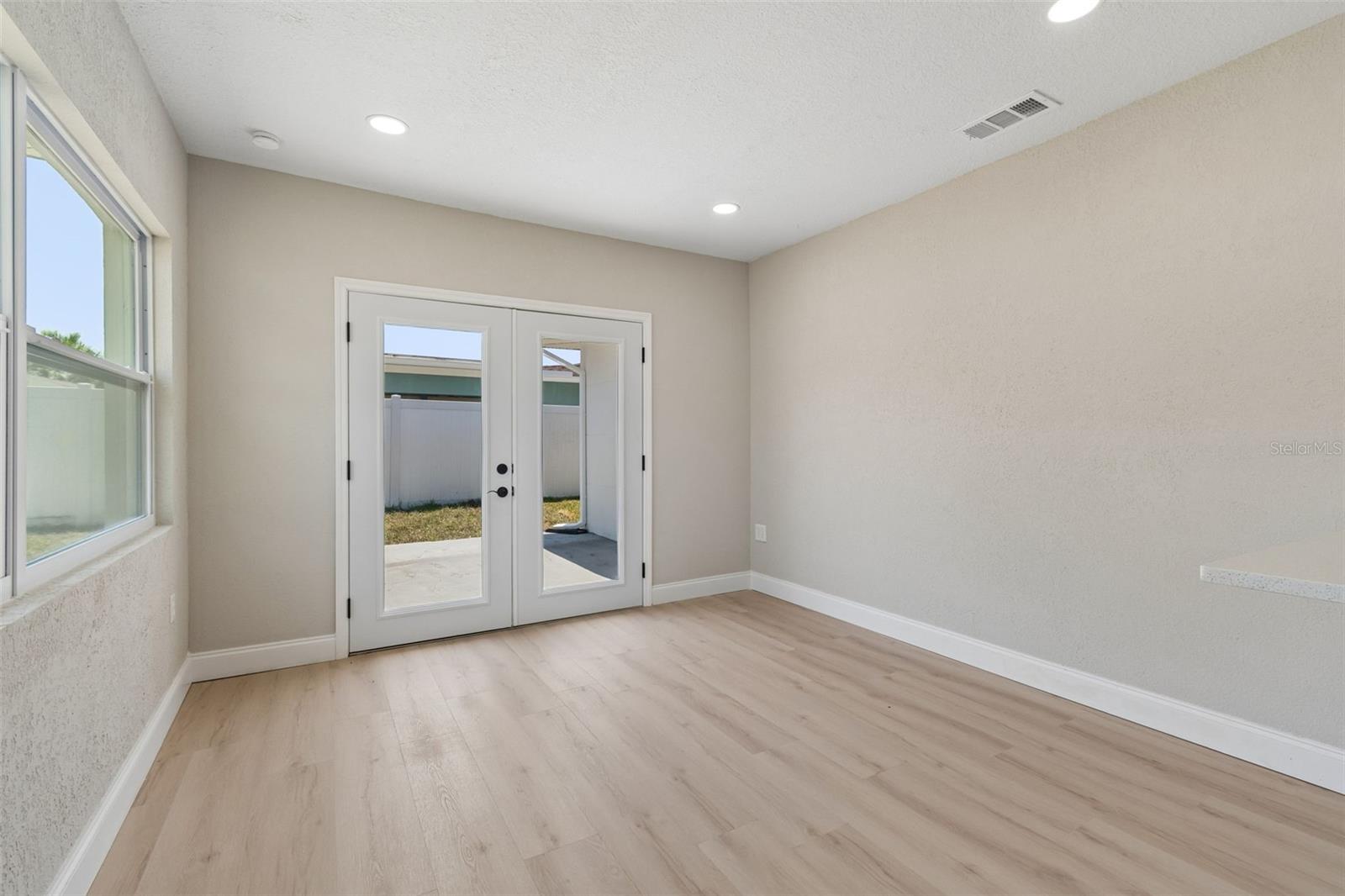 10229 N VALLE DR, TAMPA, FL, 33612