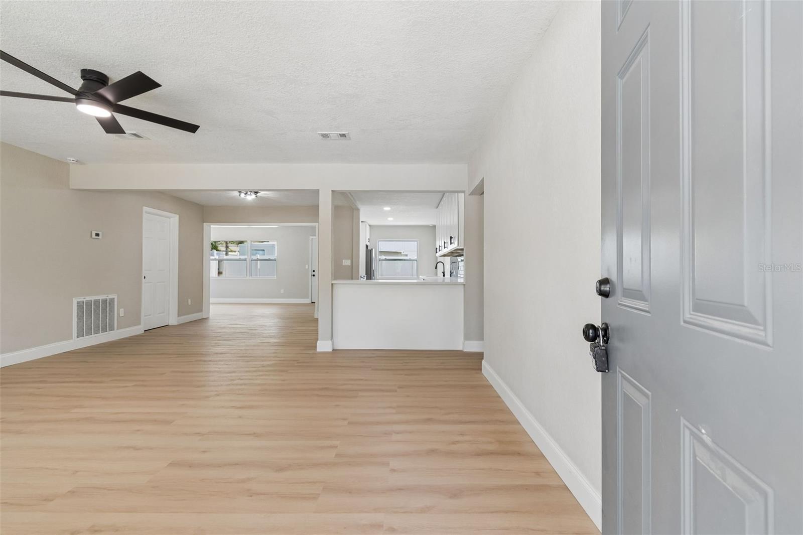 10229 N VALLE DR, TAMPA, FL, 33612