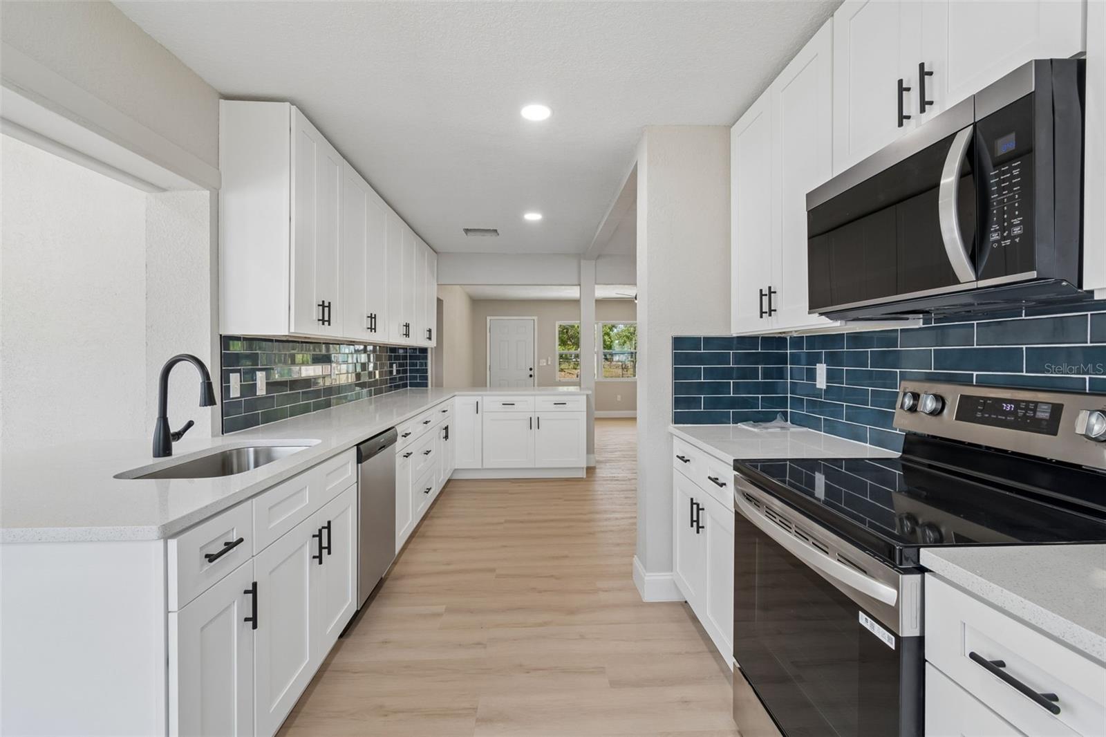 10229 N VALLE DR, TAMPA, FL, 33612