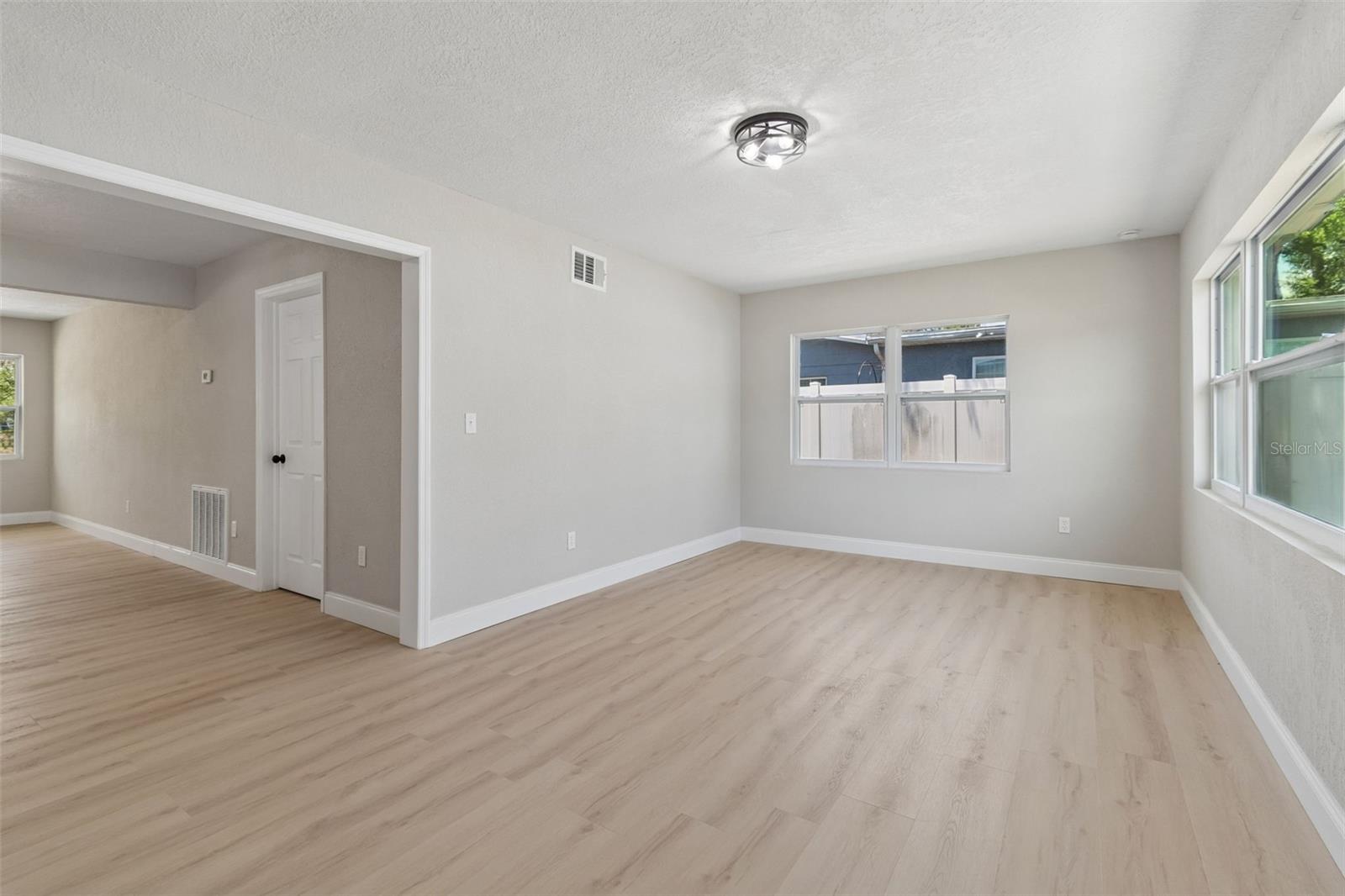 10229 N VALLE DR, TAMPA, FL, 33612