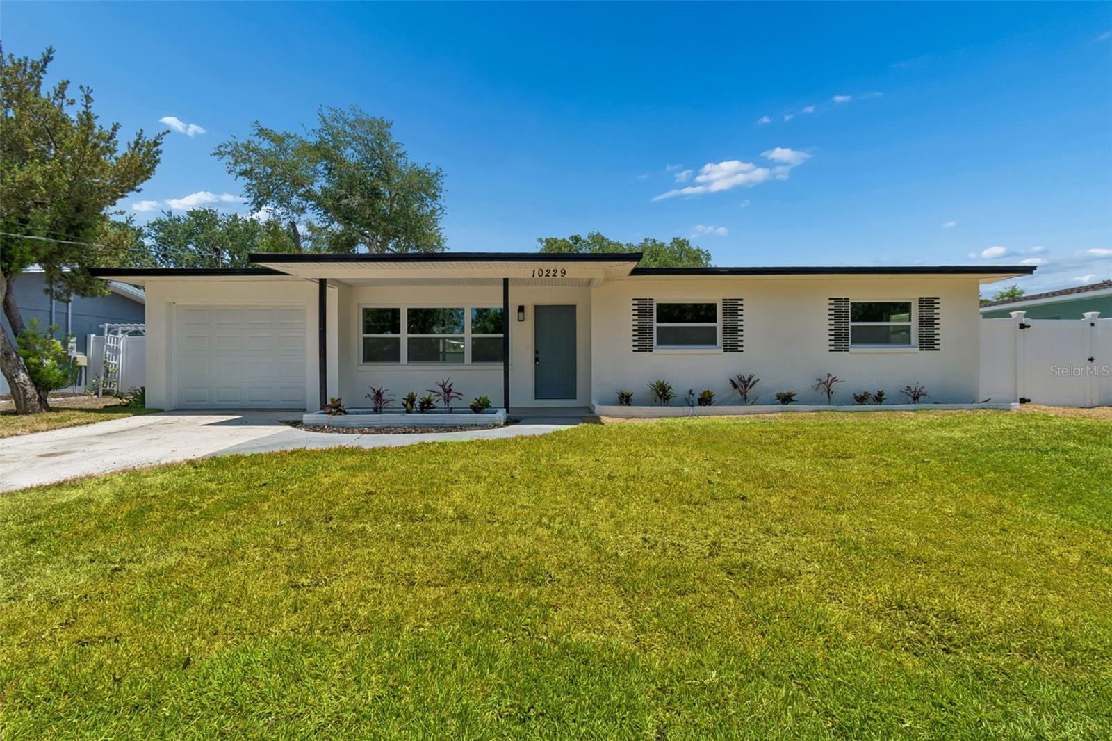 10229 N VALLE DR, TAMPA, FL, 33612