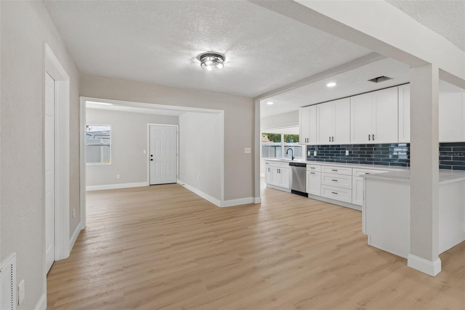 10229 N VALLE DR, TAMPA, FL, 33612