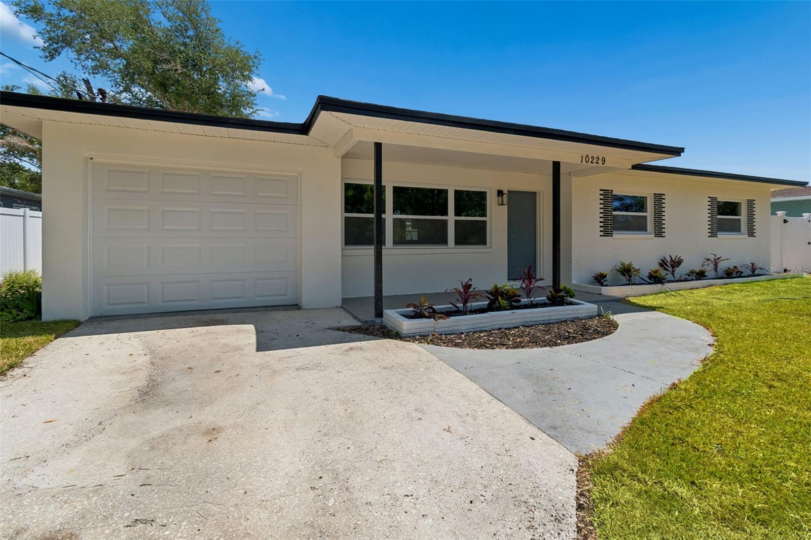 10229 N VALLE DR, TAMPA, FL, 33612
