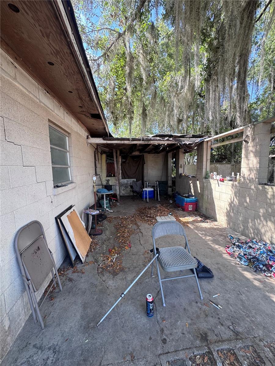 1255 WELLS AVE, TAVARES, FL, 32778