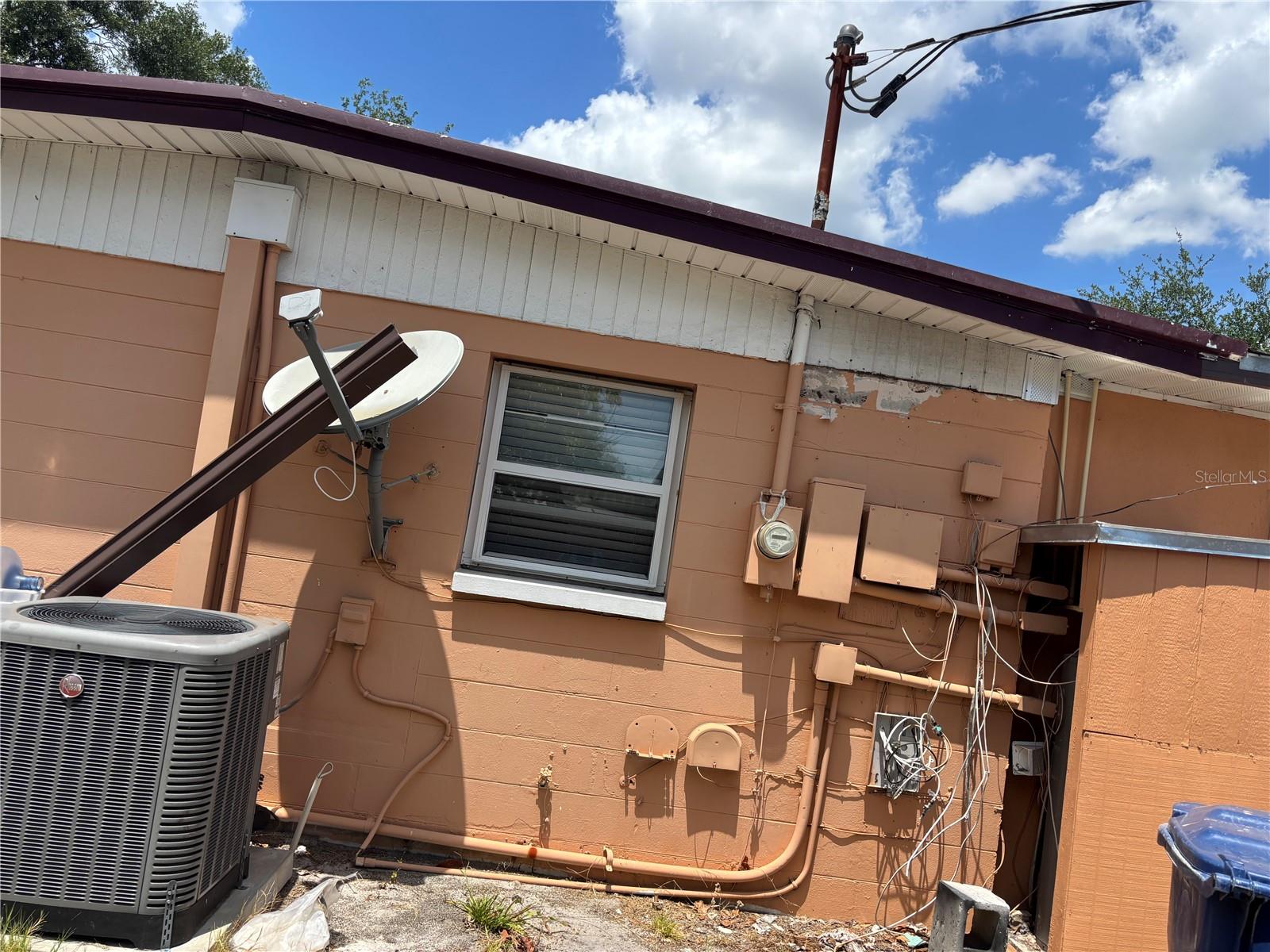 1320 LARSEN LN, TAMPA, FL, 33619