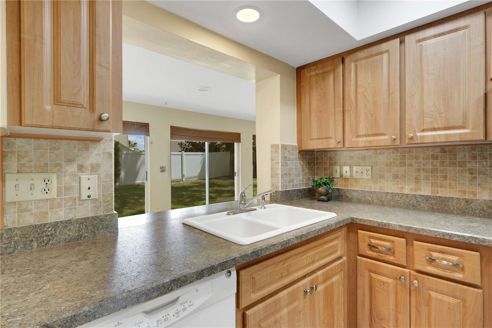 3147 E DORCHESTER DR, PALM HARBOR, FL, 34684