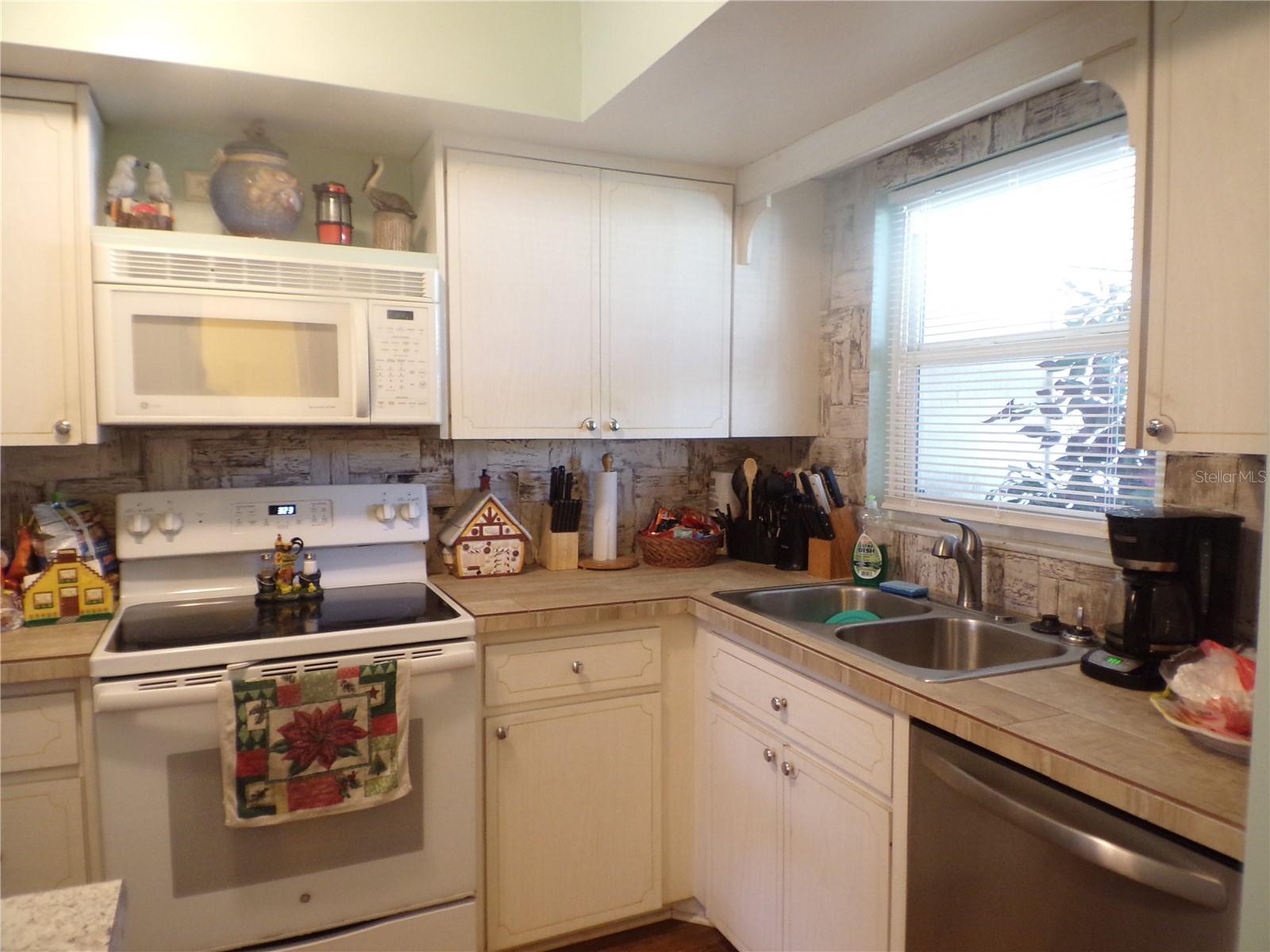 670 PARK CIR, BRADENTON, FL, 34207