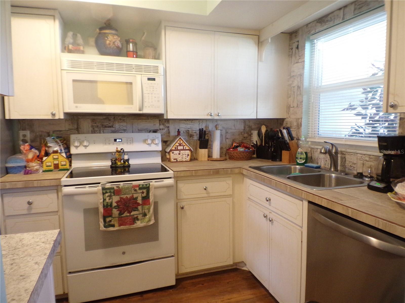 670 PARK CIR, BRADENTON, FL, 34207