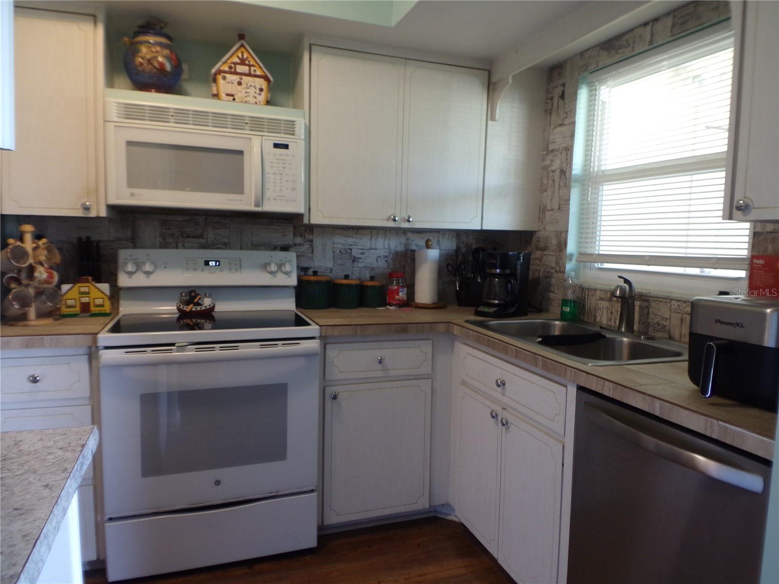 670 PARK CIR, BRADENTON, FL, 34207