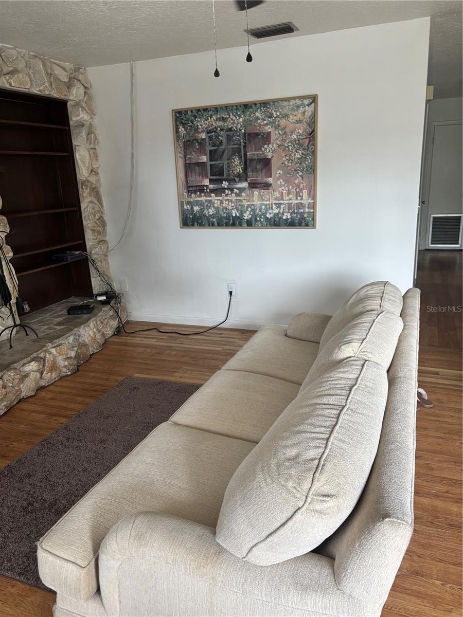 8303 TEMPLE PARK DR, TAMPA, FL, 33637