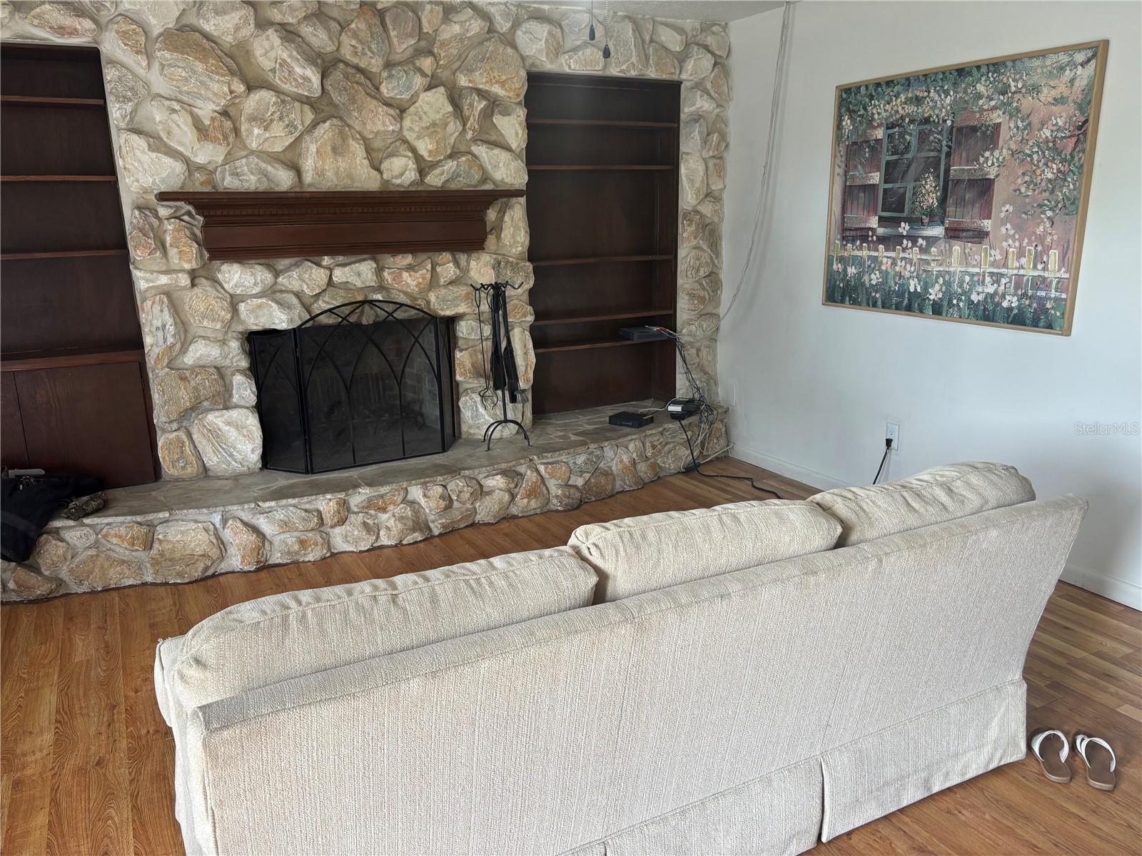 8303 TEMPLE PARK DR, TAMPA, FL, 33637