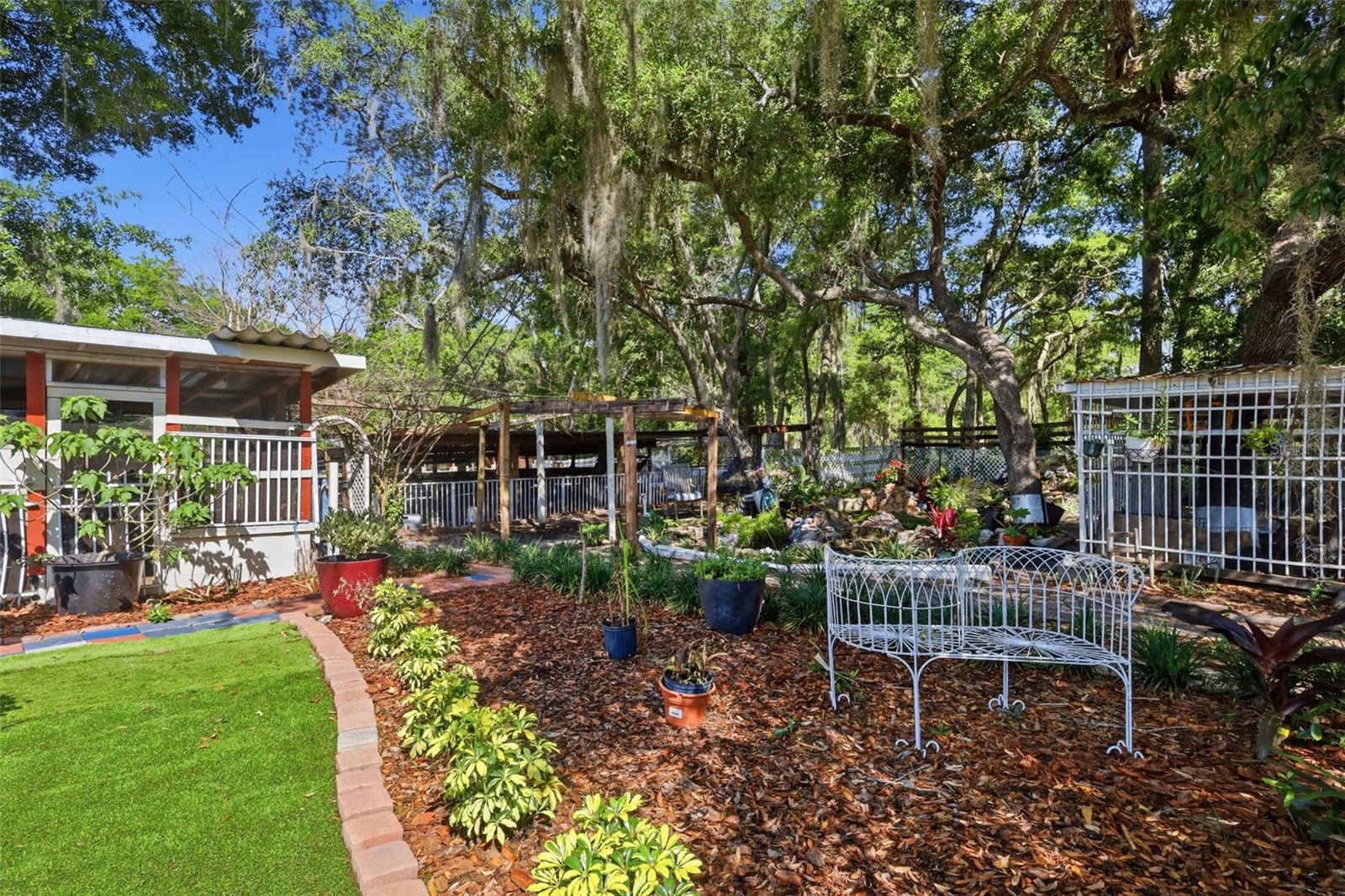 1898 BLACKWELDER RD, DE LEON SPRINGS, FL, 32130