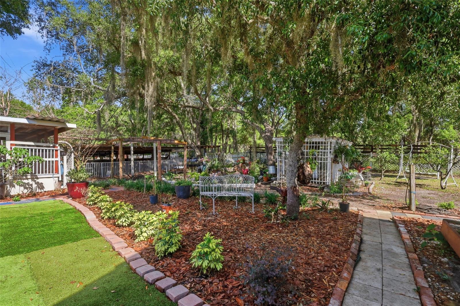 1898 BLACKWELDER RD, DE LEON SPRINGS, FL, 32130
