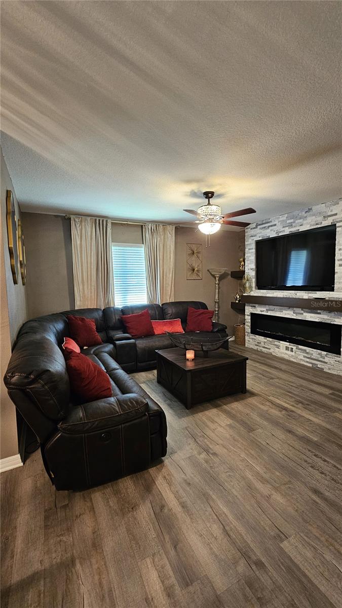 2459 VALHALLA DR, TAVARES, FL, 32778