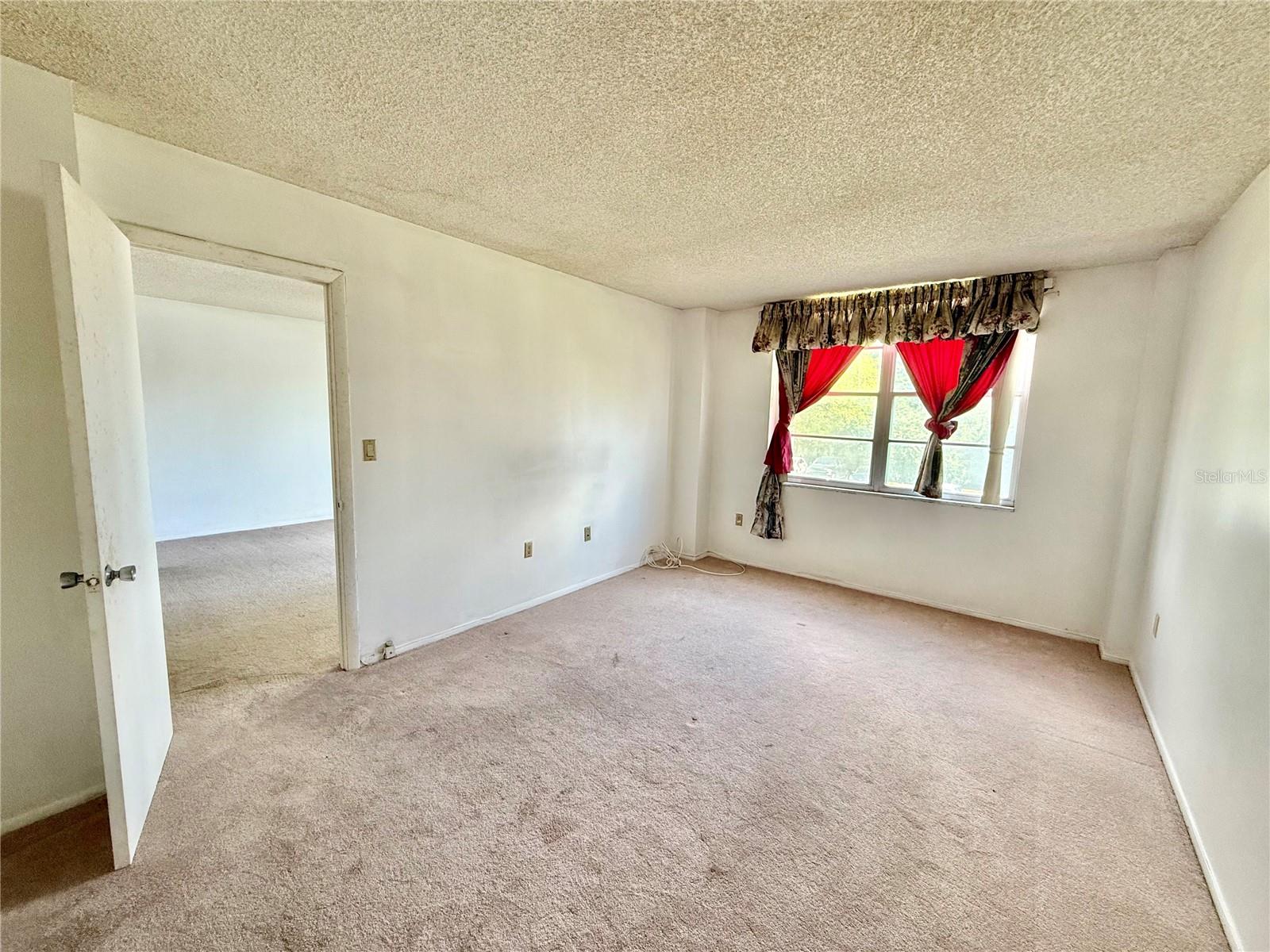 15600 NW 7TH AVE #211, MIAMI, FL, 33169