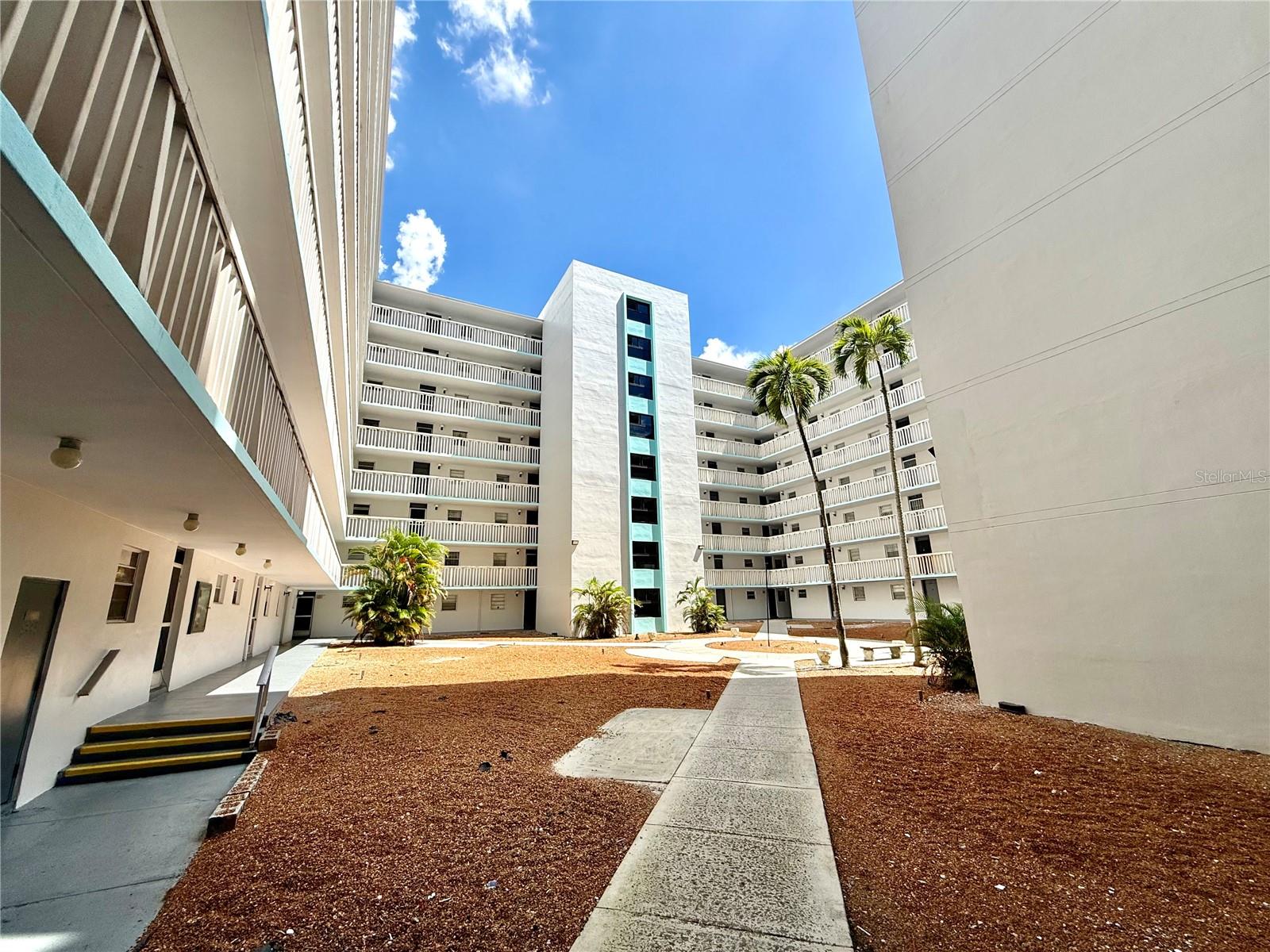 15600 NW 7TH AVE #211, MIAMI, FL, 33169