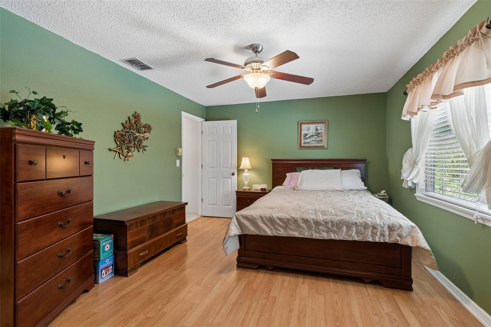 1319 ABBEY CRESCENT LN, CLEARWATER, FL, 33759