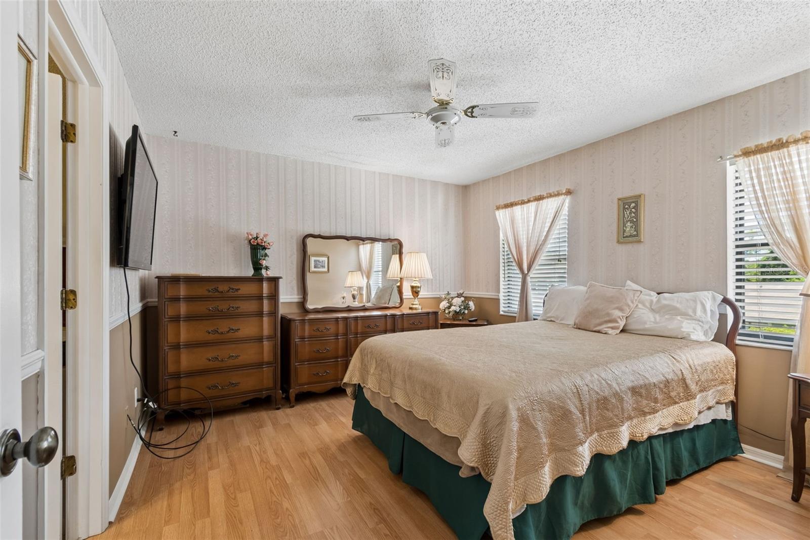 1319 ABBEY CRESCENT LN, CLEARWATER, FL, 33759