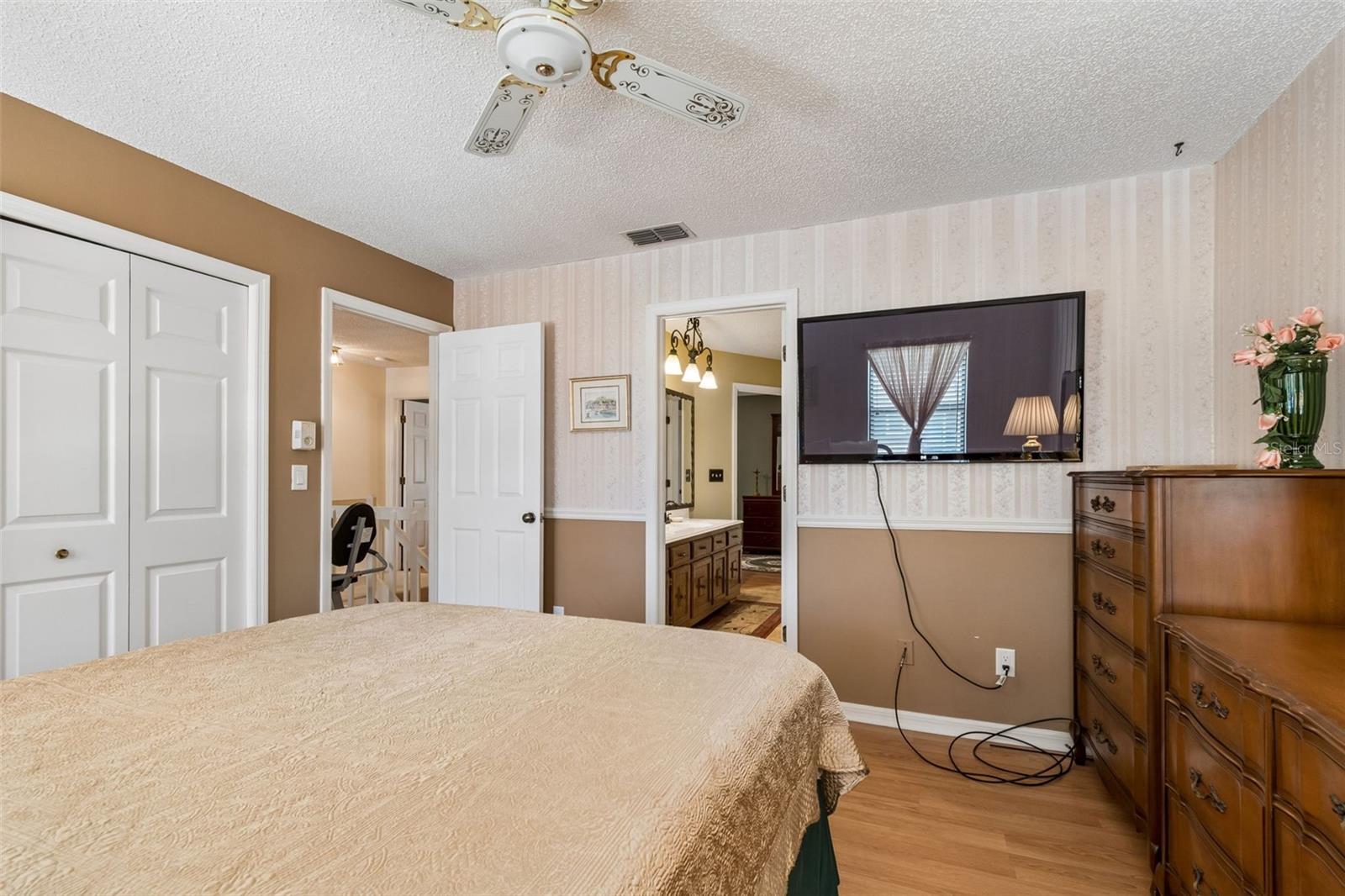 1319 ABBEY CRESCENT LN, CLEARWATER, FL, 33759