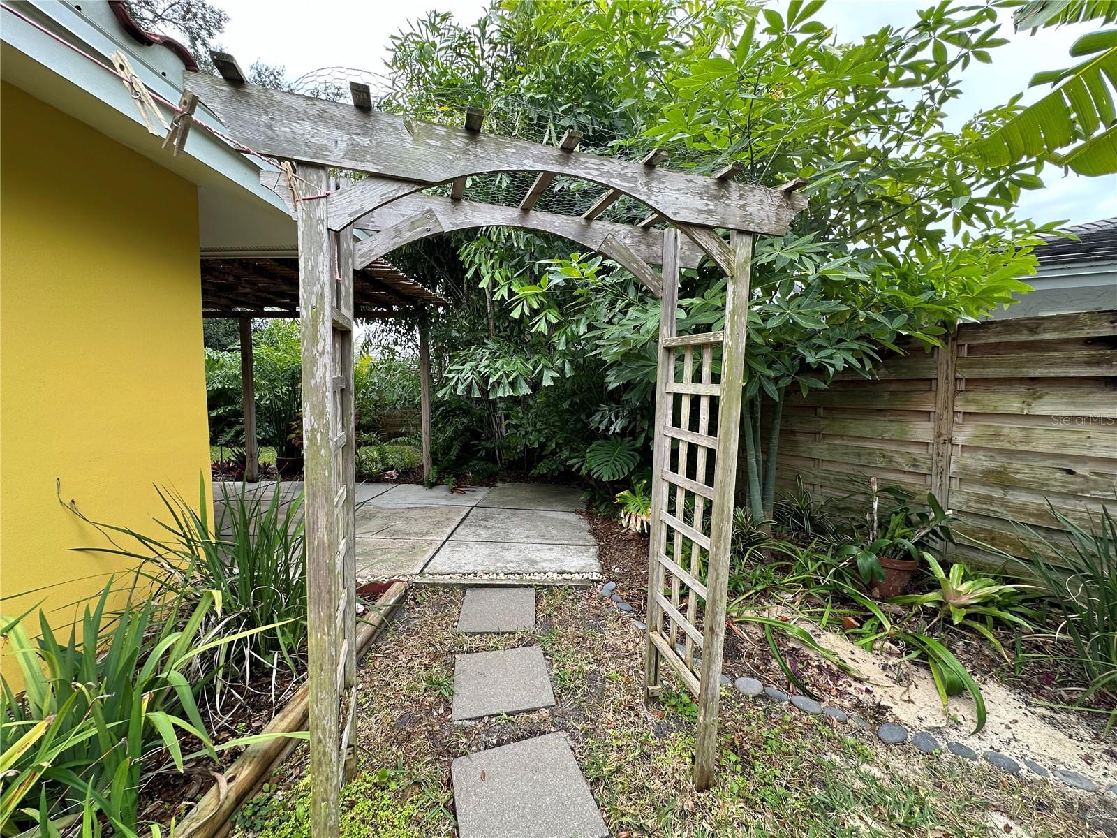 1883 RIVIERA CIR, SARASOTA, FL, 34232
