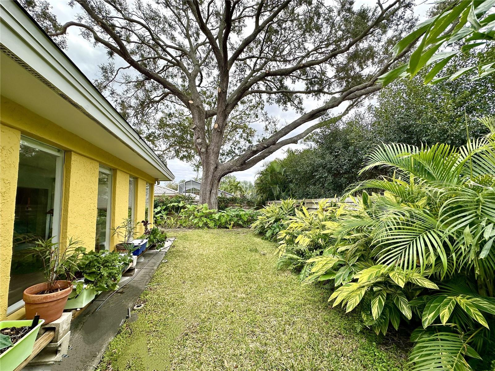 1883 RIVIERA CIR, SARASOTA, FL, 34232