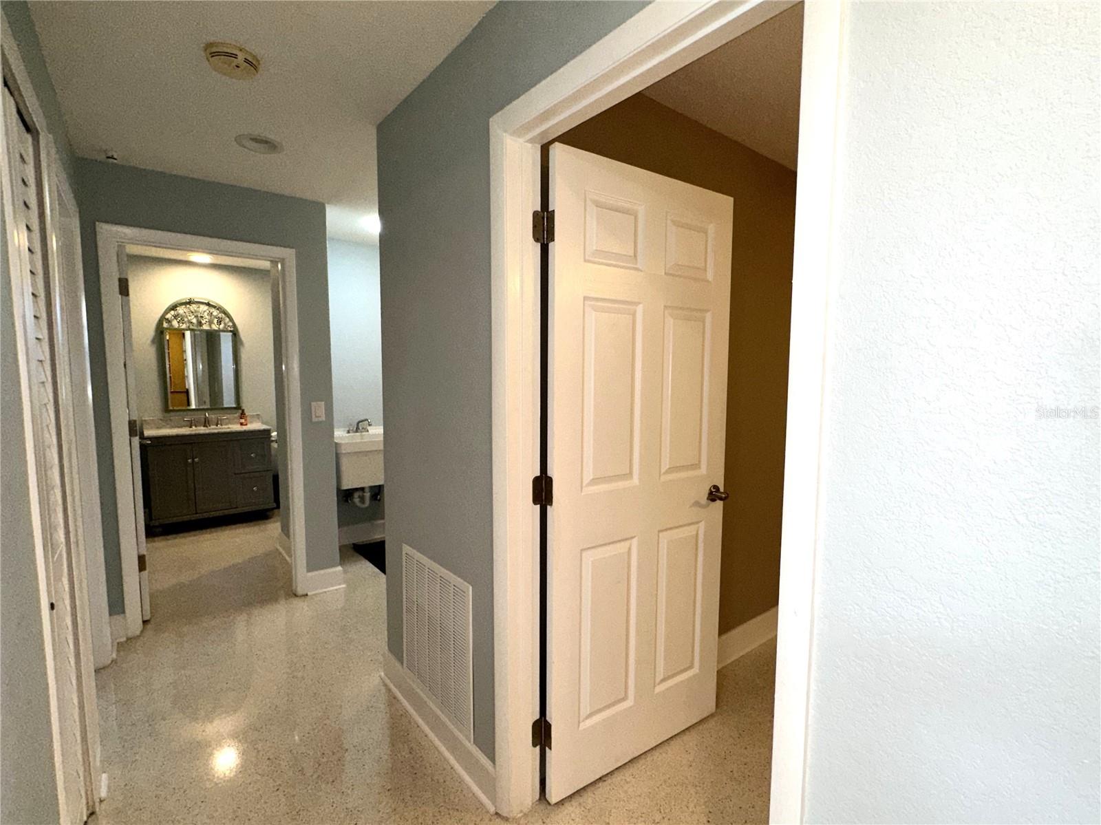 1883 RIVIERA CIR, SARASOTA, FL, 34232
