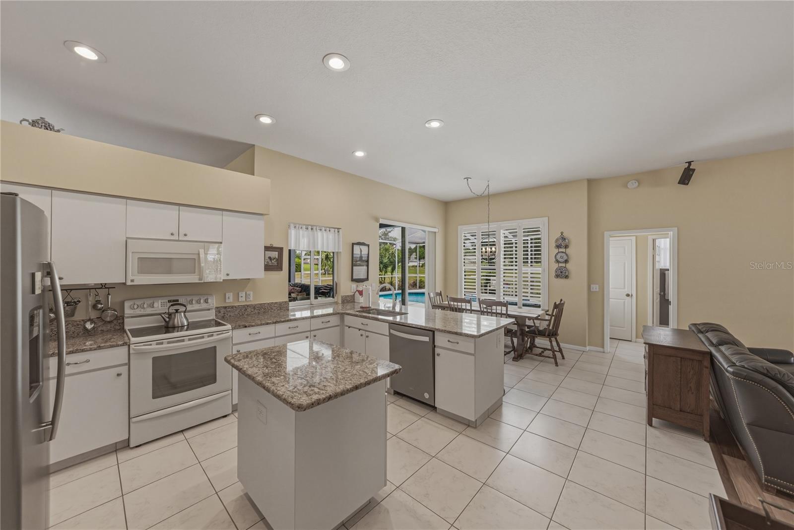 2624 CRESTFIELD DR, VALRICO, FL, 33596